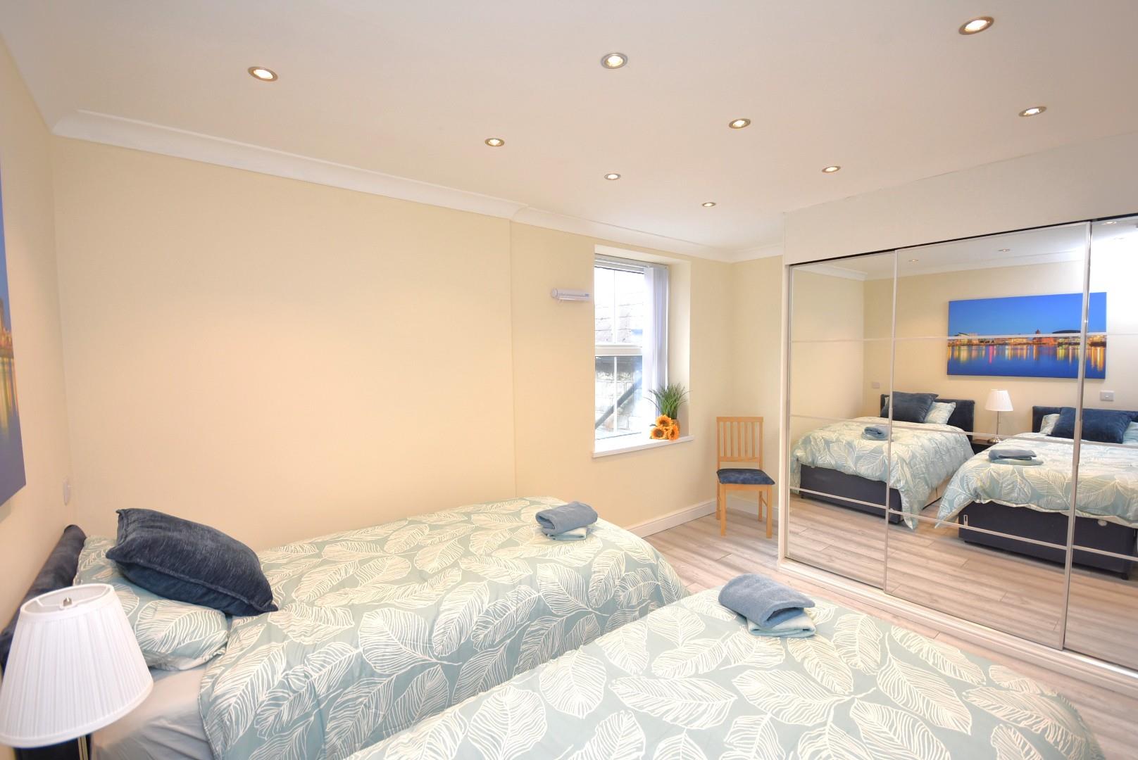 Flat 4 19 Victoria Road Penarth CF64 3EG